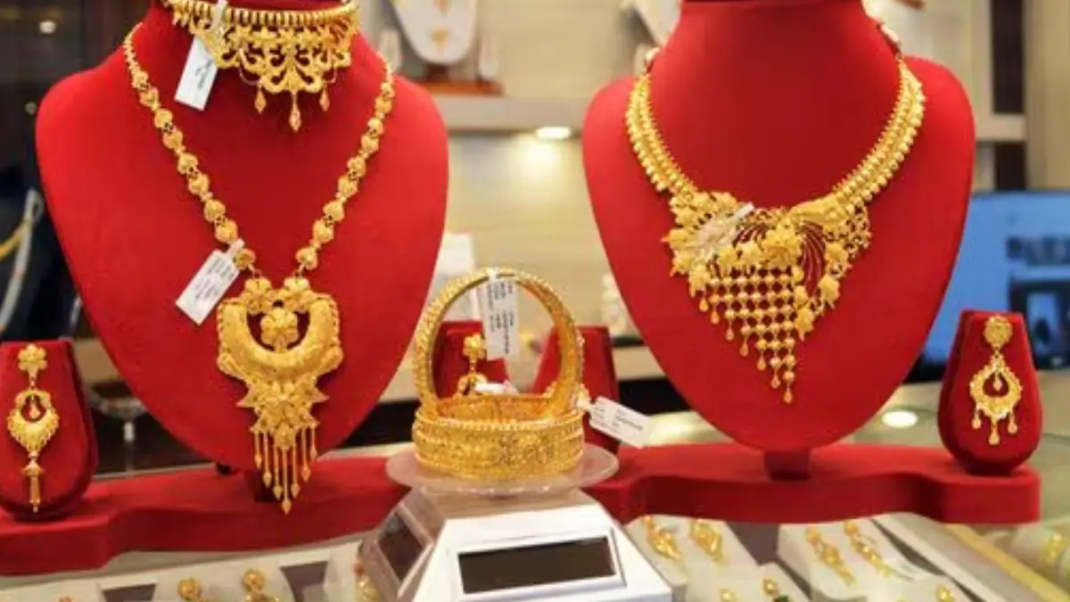 On Tuesday, January 19, MCX gold prices rose to a new record high of ₹1,46,328 per 10 grams.