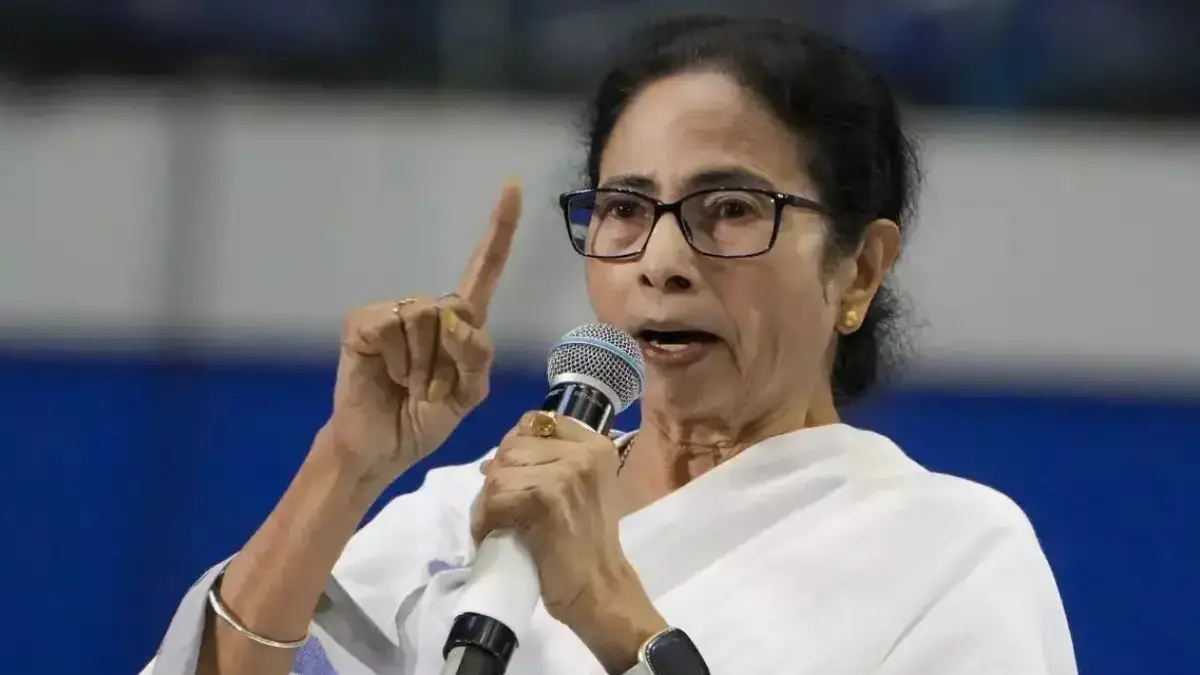 West Bengal Chief Minister Mamata Banerjee on Wednesday demanded a Supreme Courtmonitored investigation into the plane crash in Baramati.