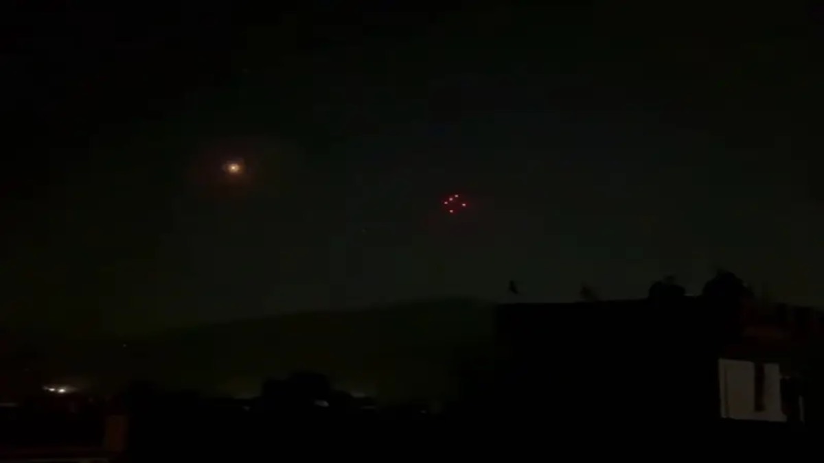 Suspected Pakistani Drones Detected Along International Border And LOC in Jammu And Kashmir | VIDEO