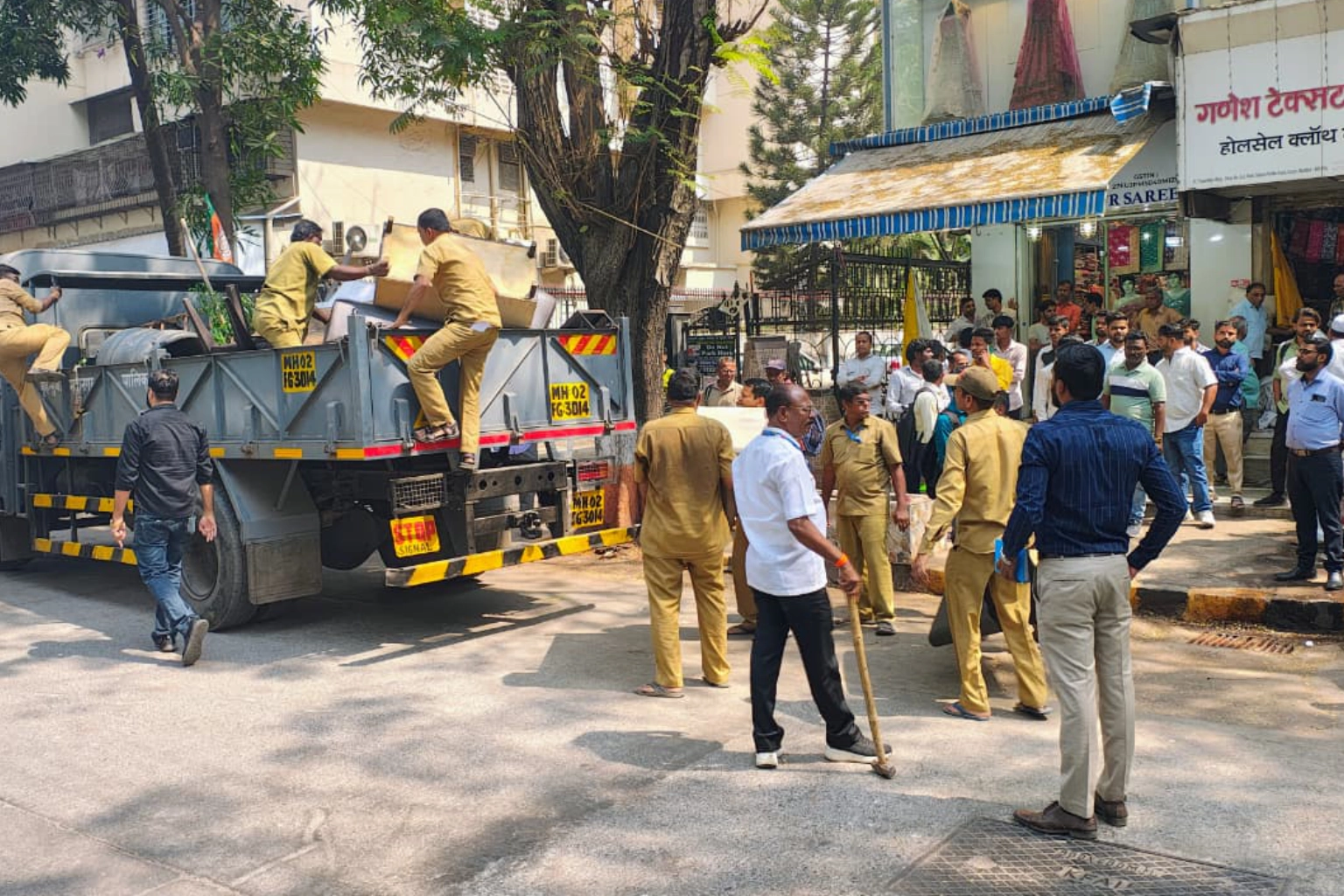 BMC Swings Into Action: Anti-Encroachment Drive Clears Dadar East Station Area