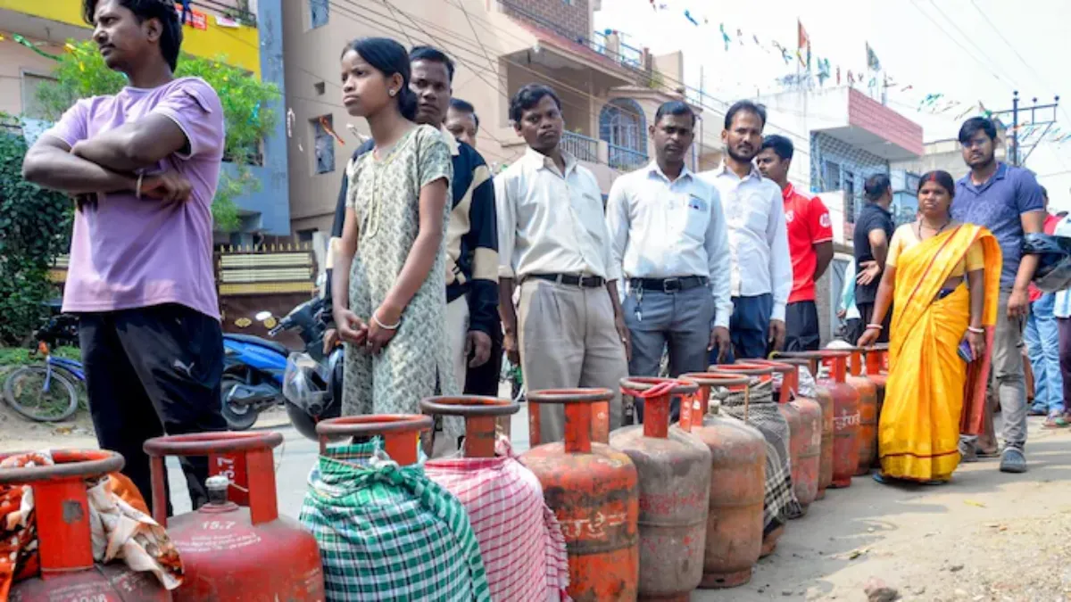 Commercial LPG Cylinder Shortage Hits Surat And Vadodara; Hotels, Restaurants And Businesses Struggle
