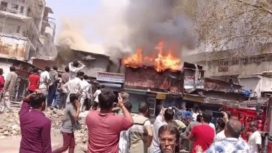 Massive Fire Breaks Out in Ahmedabad's Kalupur Revdi Bazaar; Over 30 Shops Gutted, 20 Fire Engines Deployed
