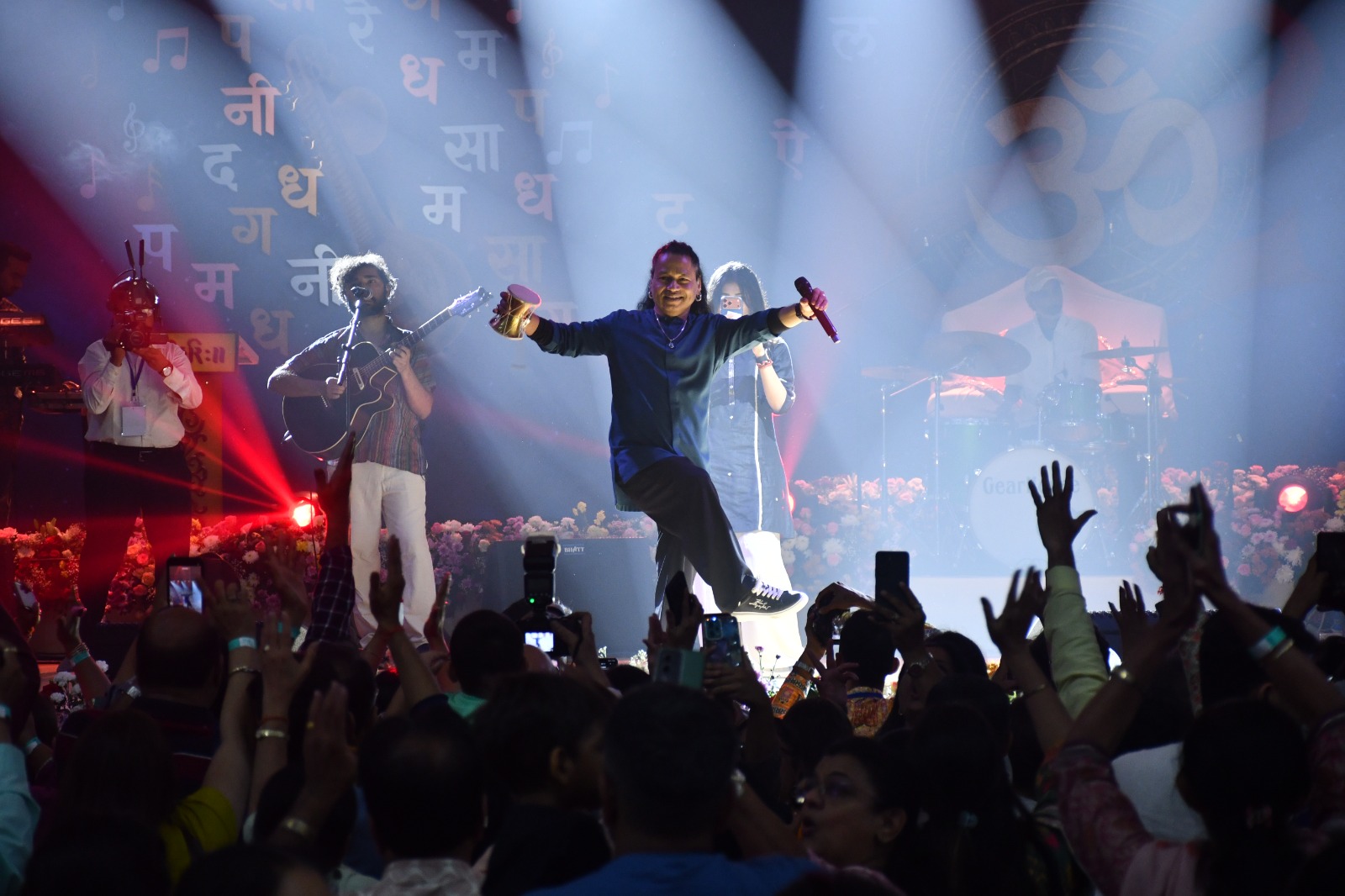 Kailash Kher Electrifies Borivali Crowd With Surprise Gujarati Folk Number at Mumbai Samachar's Mathrubhasha BhagwatSaptah