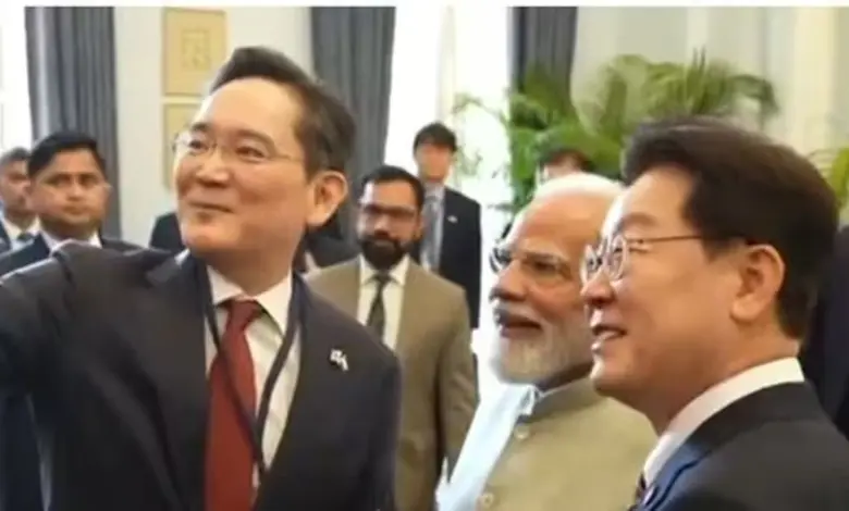 India-Made’ Galaxy Z Flip7 Selfie Goes Viral Of PM Modi With South Korea President