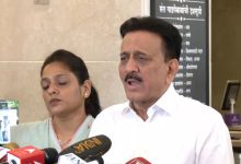 BJP Minister Girish Mahajan Defends Mumbai Rally Traffic Block, Says Woman 'Used Inappropriate Language, Threw Bottle at Police'