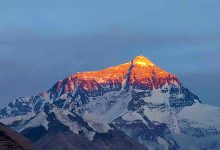 Everest Witnesses Historic Rush as 274 Climbers Reach the Summit in a Single Day