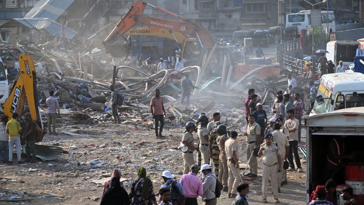 Garib Nagar Demolition: 16 Arrested After Stone-Pelting in Bandra, 7 Police Injured; 85% Work Completed on Day 3