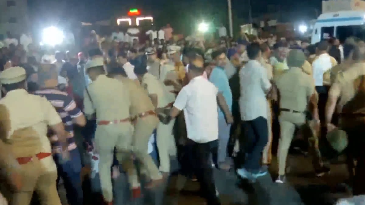 Nasrapur Minor Rape-Murder: Police Lathi-Charge Protesters Blocking Pune-Bengaluru Highway; CM Fadnavis Demands Capital Punishment