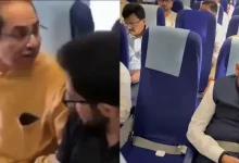 Devendra Fadnavis and Uddhav Thackeray took the same flight to Nagpur.
