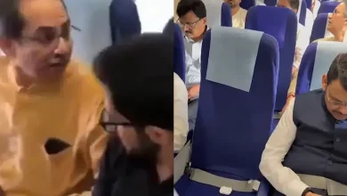 Devendra Fadnavis and Uddhav Thackeray took the same flight to Nagpur.