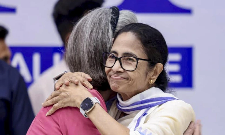 Sonia Gandhi and Mamata Banerjee seen hugging each other