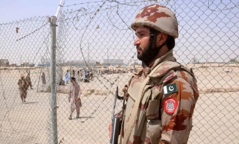 Taliban Forces Strike Pakistani Border Targets Amid Rising Tensions