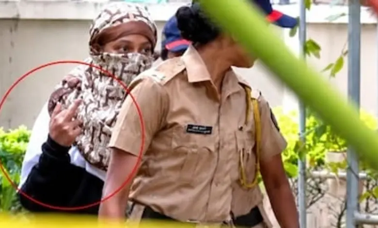 Murder Accused Siya Goyal Flashes Middle Finger At Media During Police Investigation In Pune
