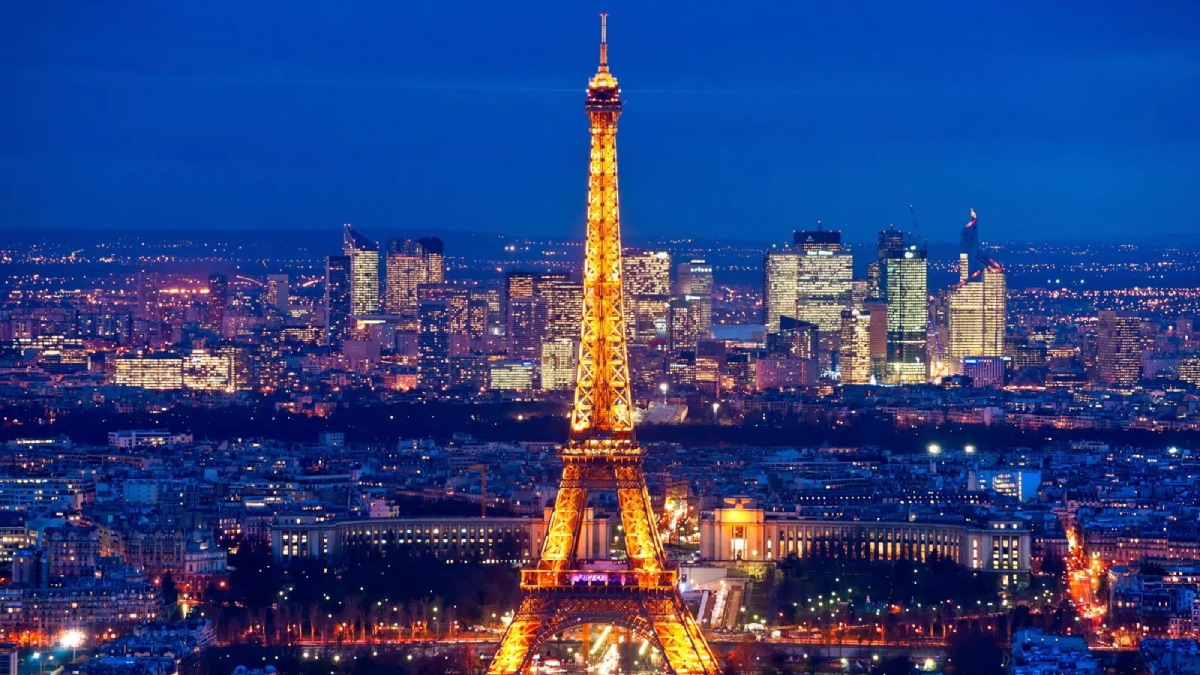 Man Arrested After Climbing Eiffel Tower and Hanging US Flag on America's 250th Independence Anniversary