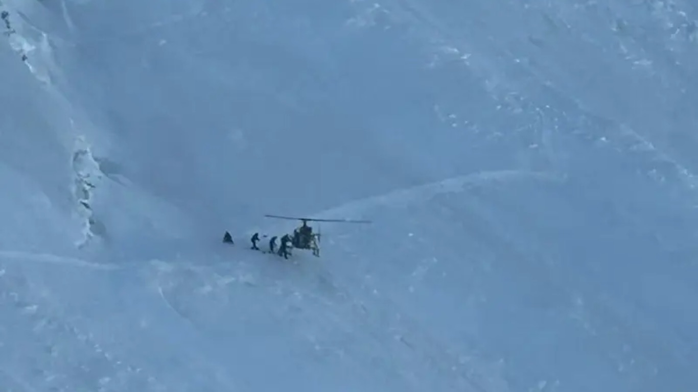 Indian Army Pilots Pull Off Zero-Margin Rescue at 18,600 Ft Near Nun Kun