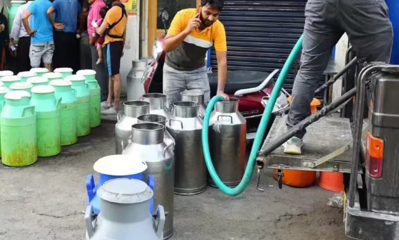 Milk Price Bomb Bursts Ahead of Festivals: Mumbai Rates Up ₹9 Per Litre