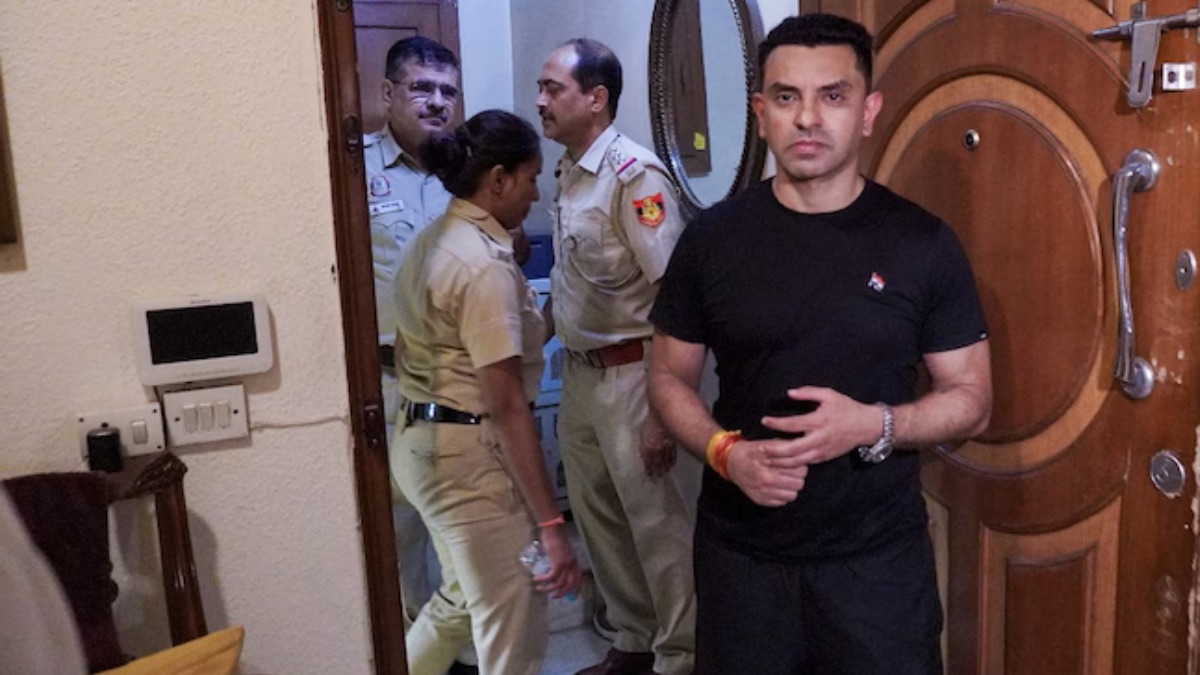 Tehseen Poonawalla Placed Under House Arrest Ahead of E20 Protest, Offers Sugarcane Juice to Police