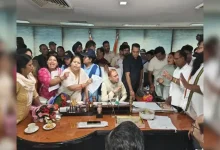 Torn Kurtas And Heated Slogans: AAP-BJP Fight Over MCD Panel Election Gets Ugly