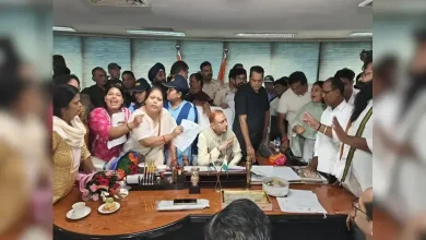 Torn Kurtas And Heated Slogans: AAP-BJP Fight Over MCD Panel Election Gets Ugly