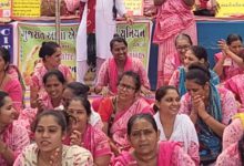 "Anganwadi and Asha workers stage hunger strike at Sardar Garden, Ahmedabad, demanding wage hike"