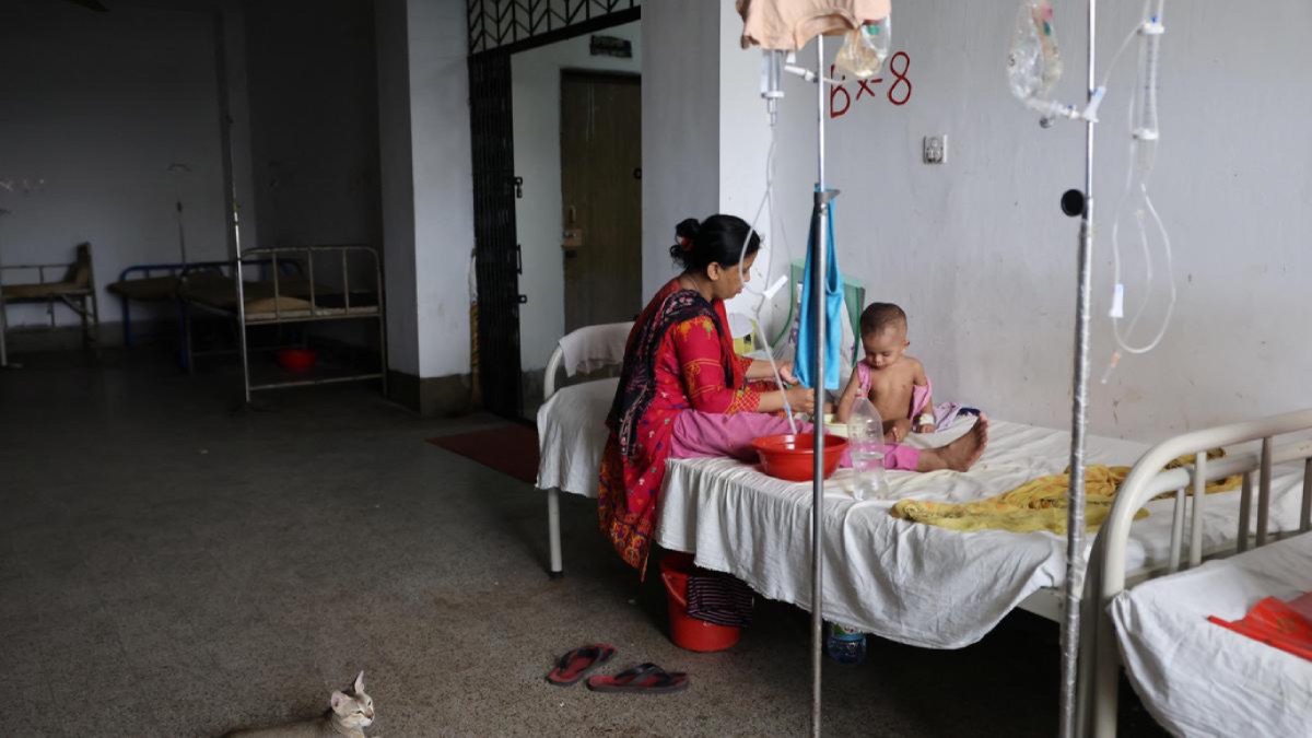 Health worker administering measles vaccine to child during Bangladesh outbreak response