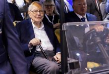 Warren Buffett Steps Down as Berkshire Hathaway Chairman, Marking End of an Era
