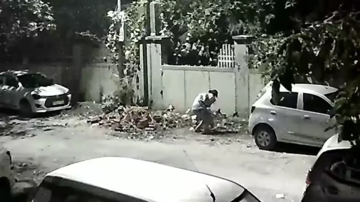 Greater Noida Man Dumps Garbage, Gets Loudspeaker Warning