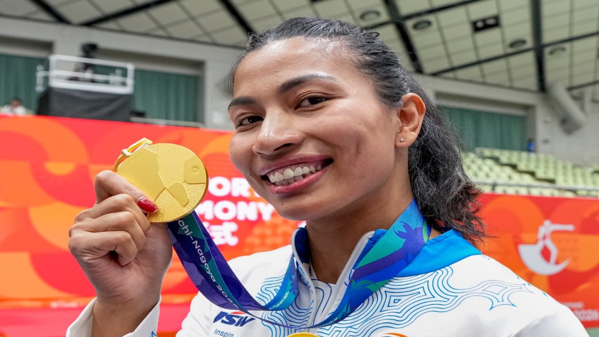 Birthday Girl Lovlina Turns Golden Girl: Rival Lifts Indian Boxer Parveen in Celebration!