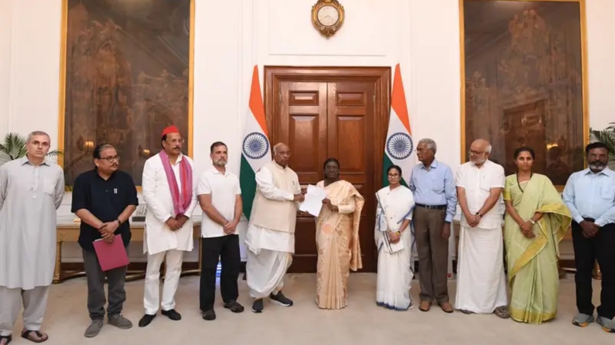 INDIA Bloc Submits 4-Point Memorandum to President Murmu, Seeks CEC's Resignation and Return to Paper Ballots