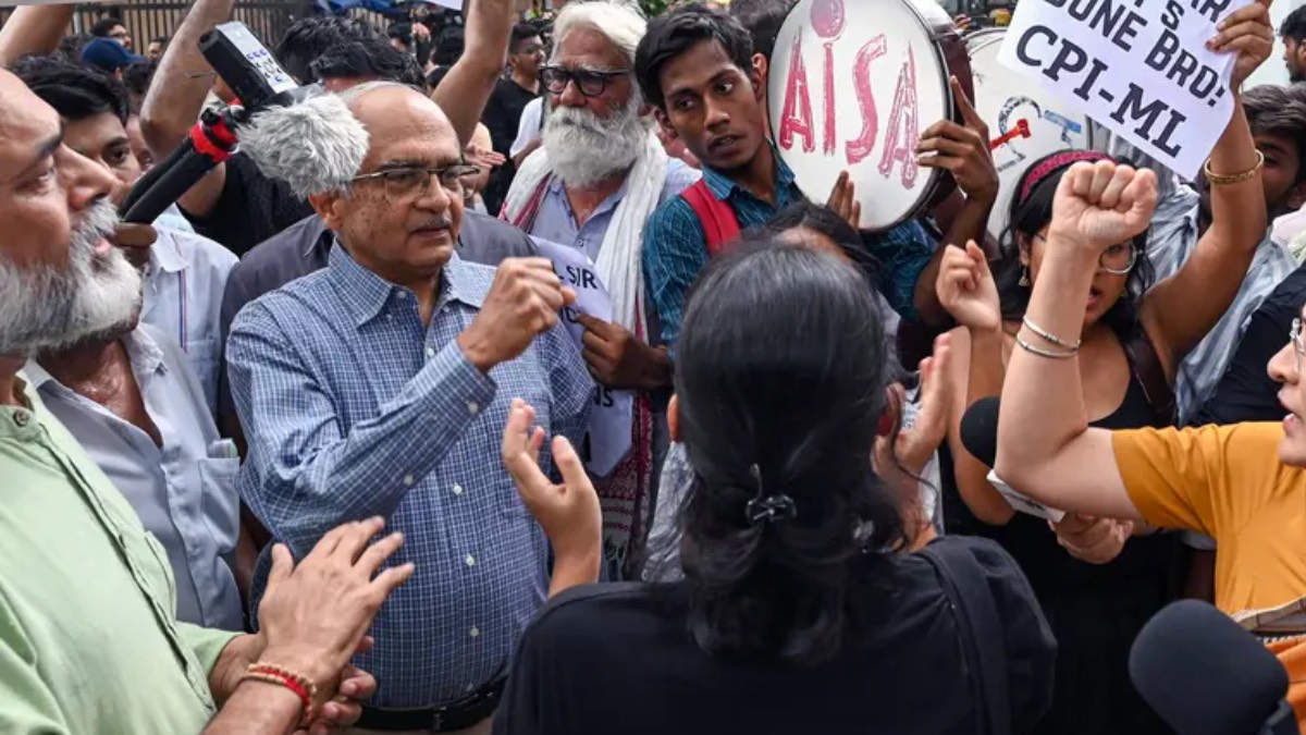 Delhi Police detain protesters at Jantar Mantar during SIR protest against the Election Commission