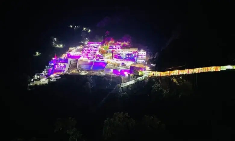 Vaishno Devi Shrine Lights Up as Thousands Begin Navratri Yatra